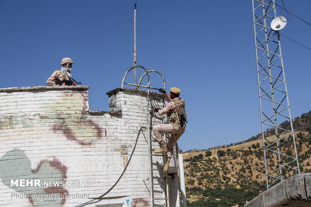 Iranian border guards in Kordestan province
