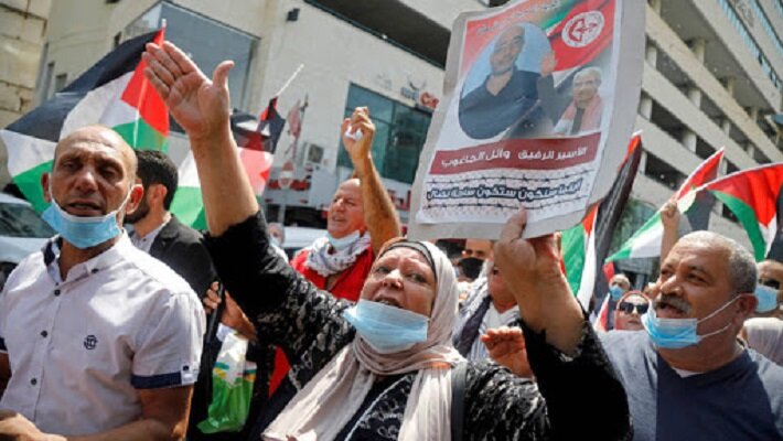 مسيرات غضب شعبي عارمة ترفض الخیانة العربیة لفلسطین