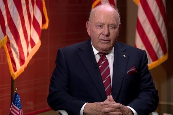 سفیر آمریکا در مجارستان استعفا داد