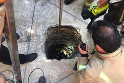 نجات کارگر در پی سقوط به چاه ٣۵ متری