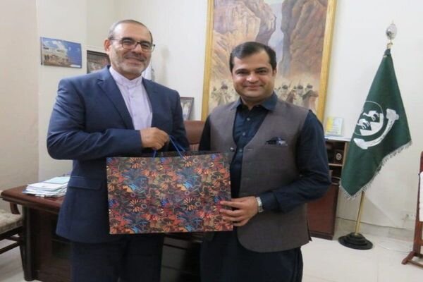 Iran, Pakistan review boosting coop. between border provinces