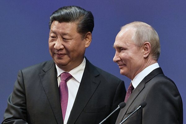 سران روسیه و چین گفتگو می‌کنند