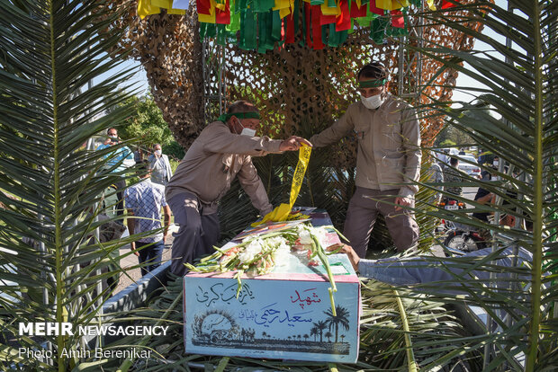 تشييع ودفن جثماني شهيدي الدفاع المقدس في شيراز / صور