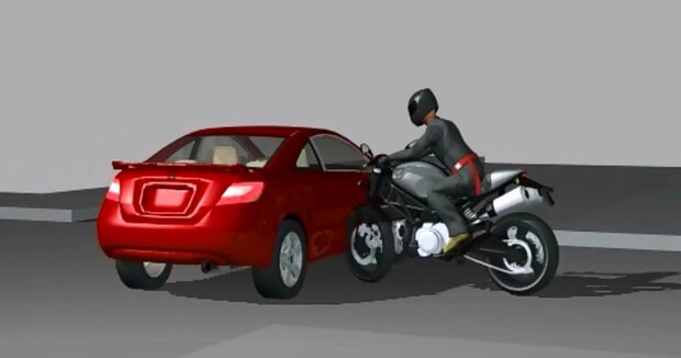 ایربگ موتورسیکلت جان راننده را نجات می دهد