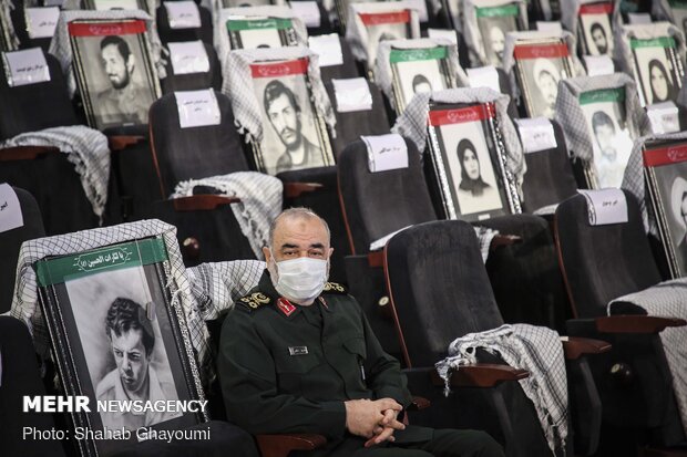Leader honors 1mn Iran-Iraq war veterans via videoconference
