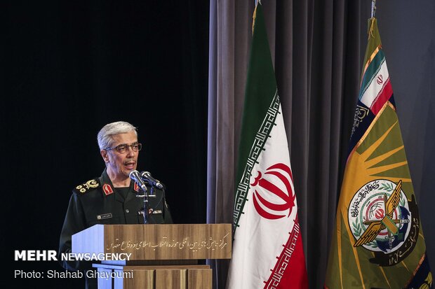 Leader honors 1mn Iran-Iraq war veterans via videoconference
