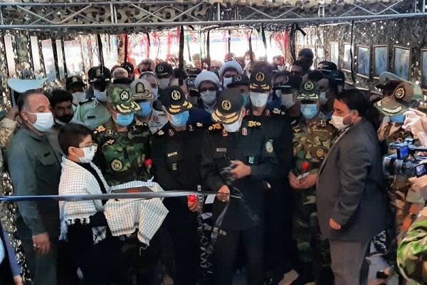 نمایشگاه دستاوردهای دفاع مقدس در کرمانشاه افتتاح شد