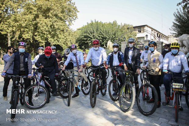 تمبر اختصاصی «شهردار دوچرخه سوار» رونمایی شد