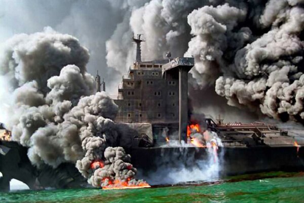 انفجار حیثیت آمریکا در ماجرای اسکورت  نفتکش کویتی در دفاع مقدس