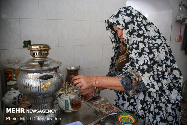 یک روز با پدر و مادر شهید در روستای رکن آباد