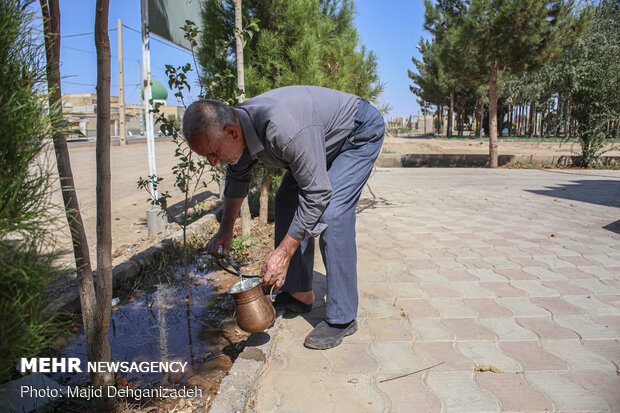 یک روز با پدر و مادر شهید در روستای رکن آباد