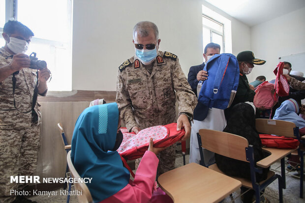 General Pakpour visited IRGC development projects in S Iran