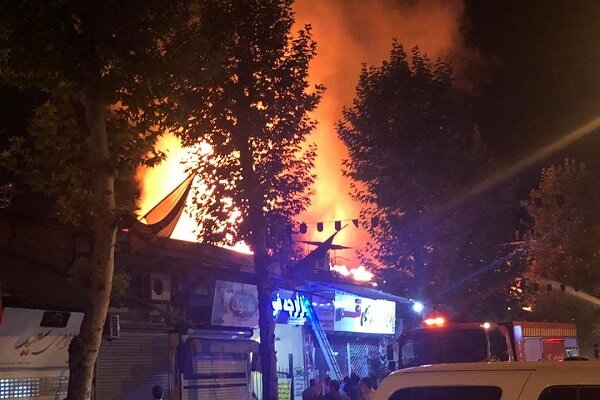 گسترش آتش در دو خیابان اصلی شهر فومن