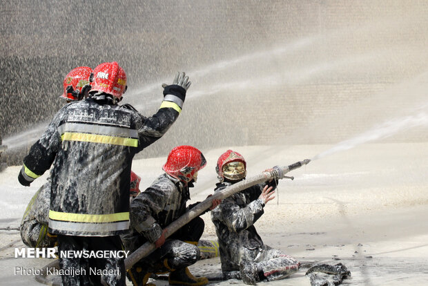 آتش نشانان مدافع آسایش، امنیت و ایمنی شهروندان هستند