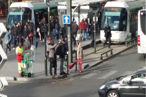 پلیس فرانسه با چاقو مورد حمله قرار گرفت