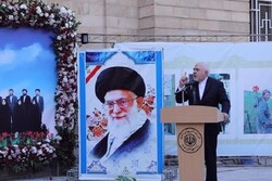 ئێوە ترسەنۆک و دڕندەن بەڵام گەلی ئێران چۆک دانادات