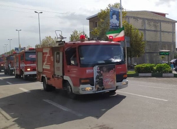 رژه خودرویی و مانور عملیاتی ناوگان آتش نشانی در آستارا برگزار شد