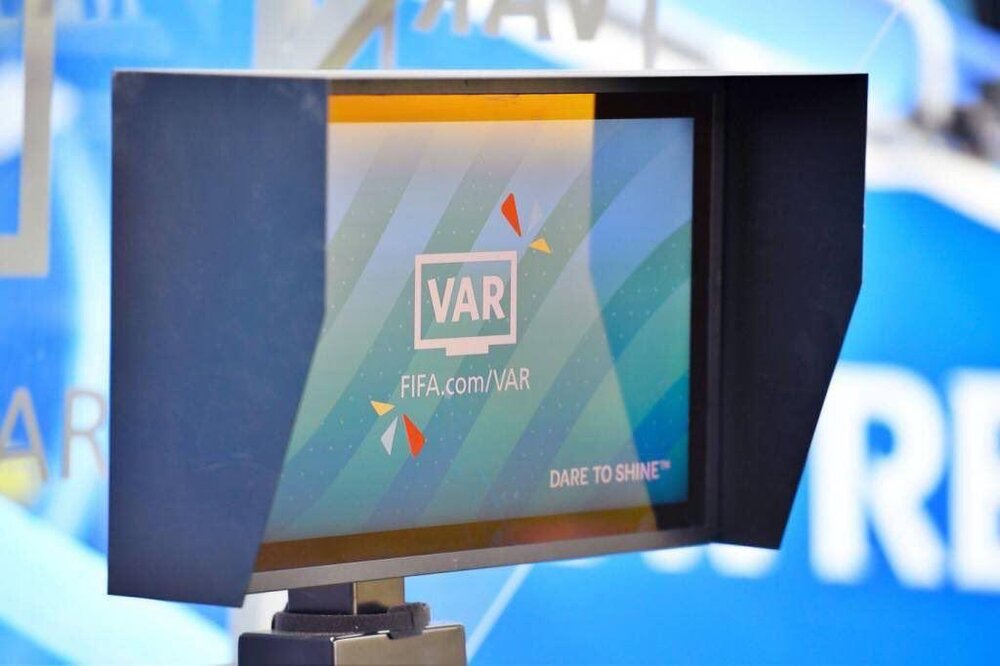 VAR به داد پرسپولیس رسید/ اخراج بازیکن پاختاکور در دقیقه ۱۷!