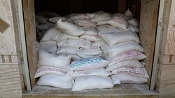 کشف انبار احتکار ۱۷ تن آرد قاچاق در خوی