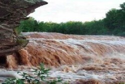 وقوع سیلاب کم‌سابقه در هرسین/ راه ارتباطی ۳ روستا قطع شد