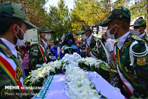 تشييع جثمان الشهيد "هراج هاکوبيان" في أصفهان / صور