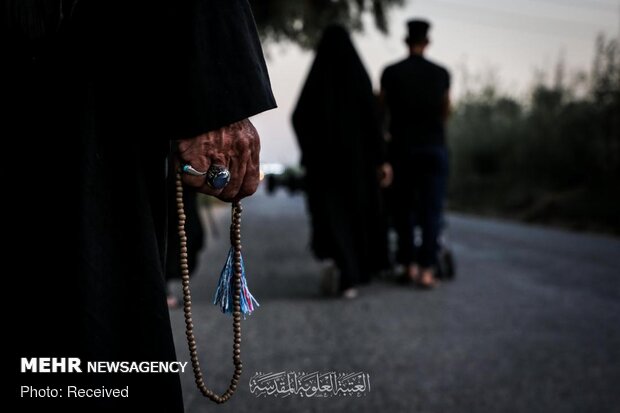 Iraqi Shia hold Arbaeen procession