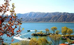 دەریاچەی ئەفسووناوی زرێبار