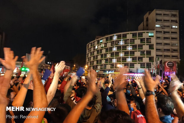 شادی هواداران پرسپولیس بعد از صعود به فینال