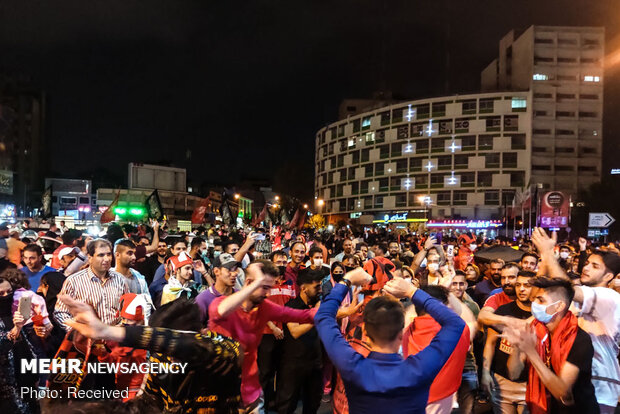 شادی هواداران پرسپولیسPersepolis fans celebrate victory over Al Nassr
 بعد از صعود به فینال