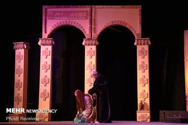 Final performance of "The sun rises from Aleppo" play
