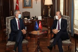 Çavuşoğlu Ermenistan'ı sivilleri öldürmekle suçladı
