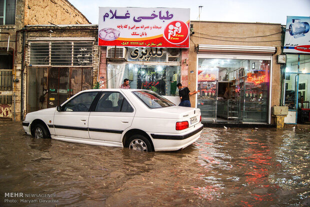 آبگرفتگی و جاری شدن سیلاب در معابر بجنورد