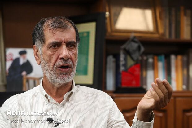 ضرورت حرکت به سمت جمهوری دوم / بر آتش ایرانهراسی دشمن بنزین نریزیم 2