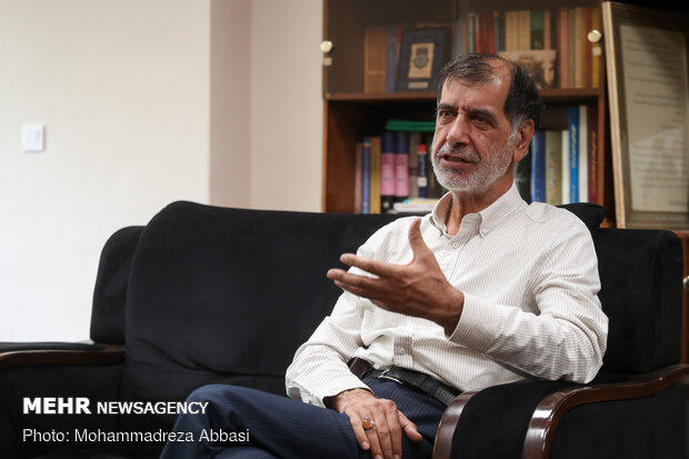 ضرورت حرکت به سمت جمهوری دوم / بر آتش ایرانهراسی دشمن بنزین نریزیم