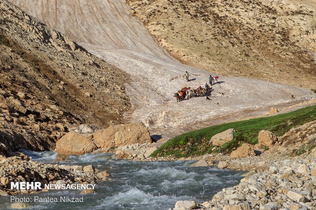 Bakhtiari nomadic lifestyle
