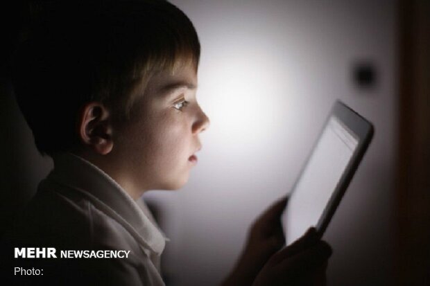 پیامدهای حضور کودکان در فضای مجازی/ راهکارهای کاهش آسیب ها