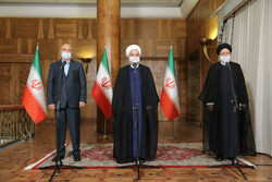 «روحانی» نباید جلسه سران قوا را لغو می‌کرد/ رئیس‌جمهور از قرنطینه خارج شود