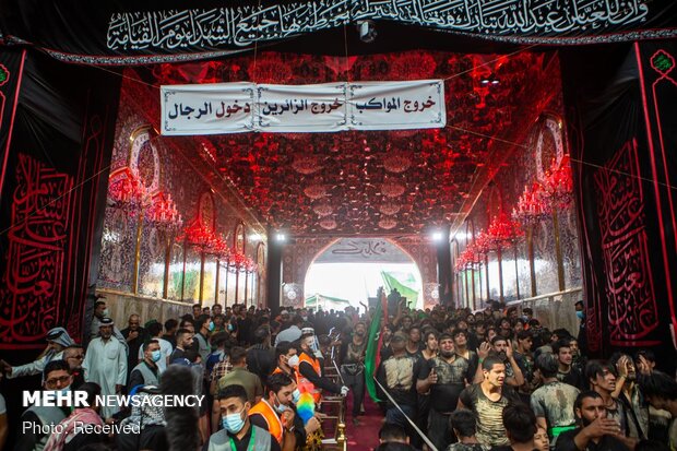 Shias in Karbala holding Arbaeen rituals