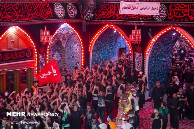 Shias in Karbala holding Arbaeen rituals
