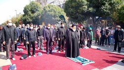 اقامه نماز ظهر اربعین در مشهدالرضا