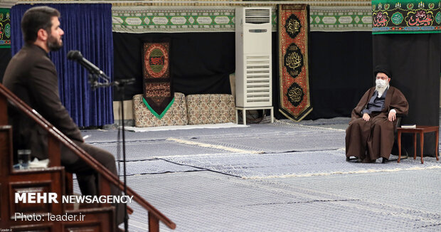 مراسم عزاداری و قرائت زیارت اربعین در حسینیه امام خمینی(ره)