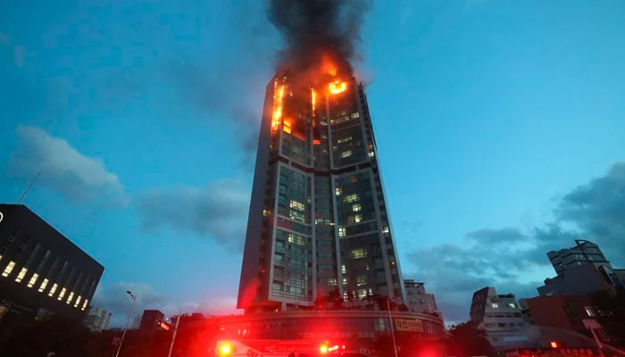 جنوبی کوریا میں کثیر المنزلہ عمارت آگ کی لپیٹ میں