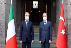 Bakan Akar ve İtalya Savunma Bakanı ile Karabağ'ı görüştü