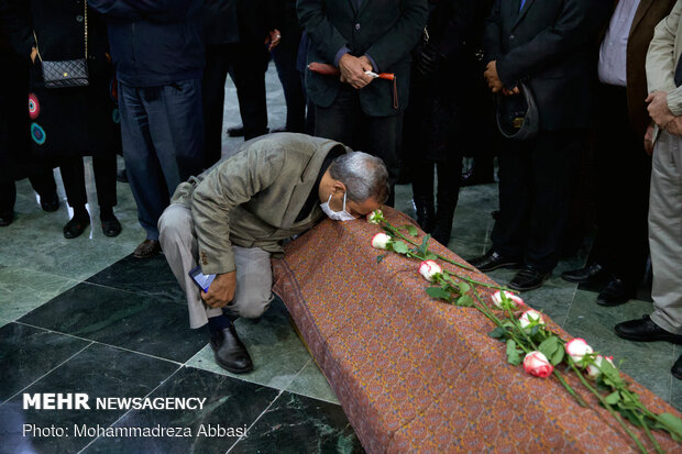 İran'ın ünlü sanatçısının cenaze töreninden fotoğraflar
