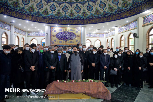İran'ın ünlü sanatçısının cenaze töreninden fotoğraflar
