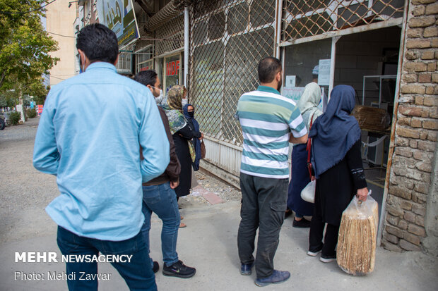 صف طولانی نان و نارضایتی گلستانی ها/مسئولان: سهمیه افزایش می یابد