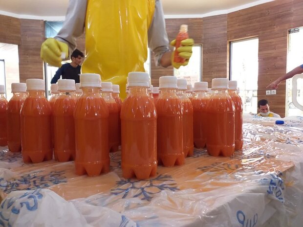 توزیع روزانه هزار بطری آب میوه طبیعی در بیمارستان های قم