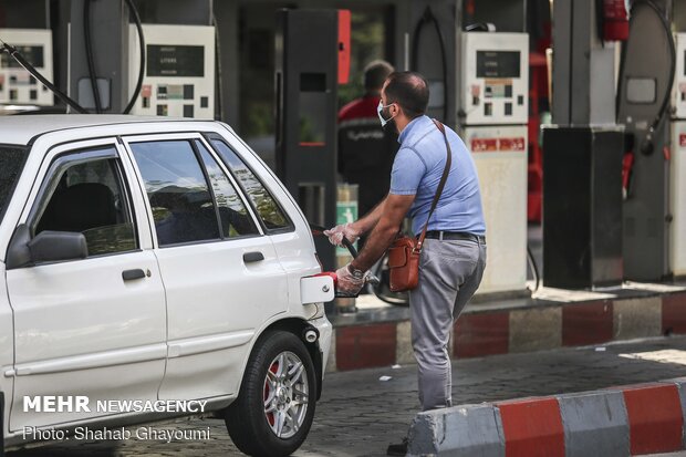 اولین روز اجباری شدن ماسک از درب منزل