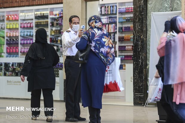 اولین روز اجباری شدن ماسک از درب منزل