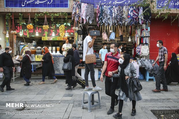 اولین روز اجباری شدن ماسک از درب منزل